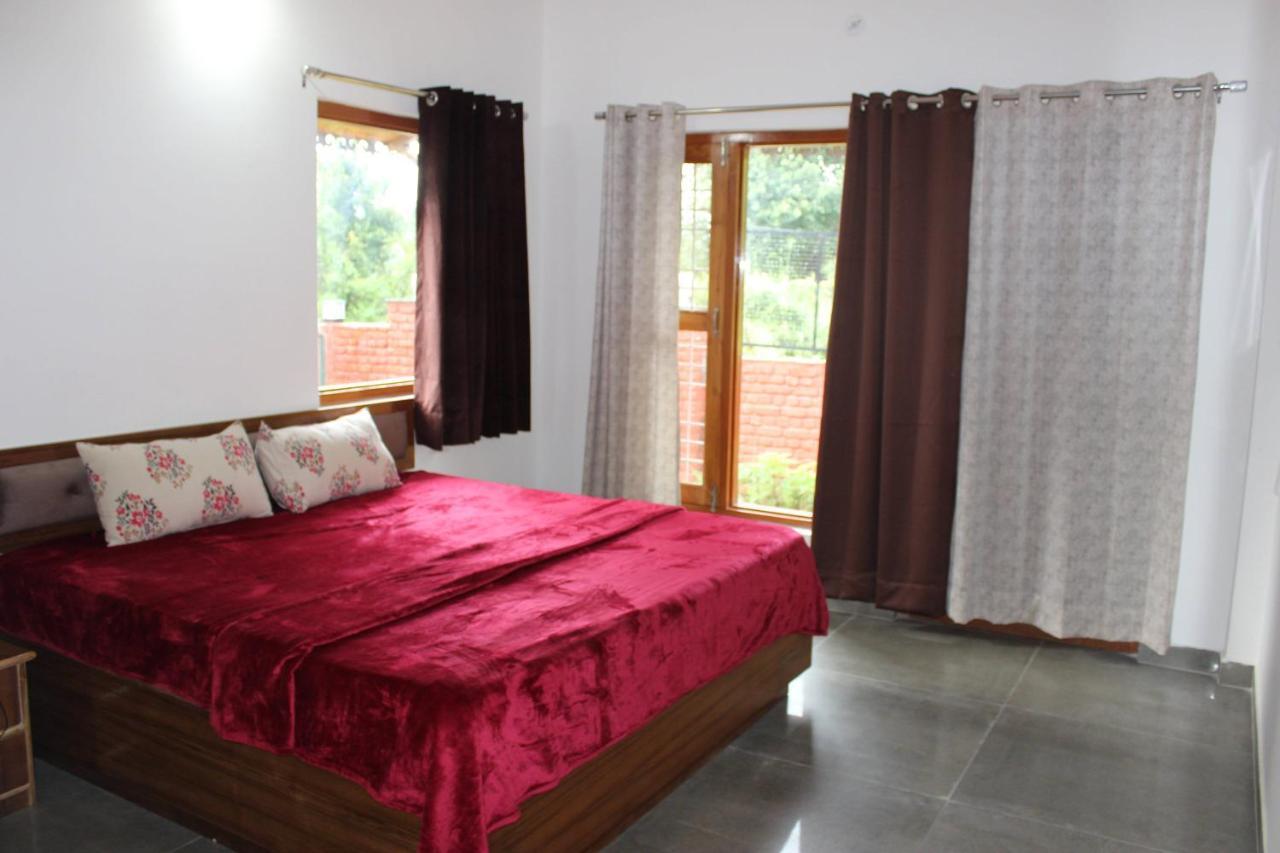 Winter Woods Cottages - 3-Bedroom Homestay Shitlakhet Buitenkant foto